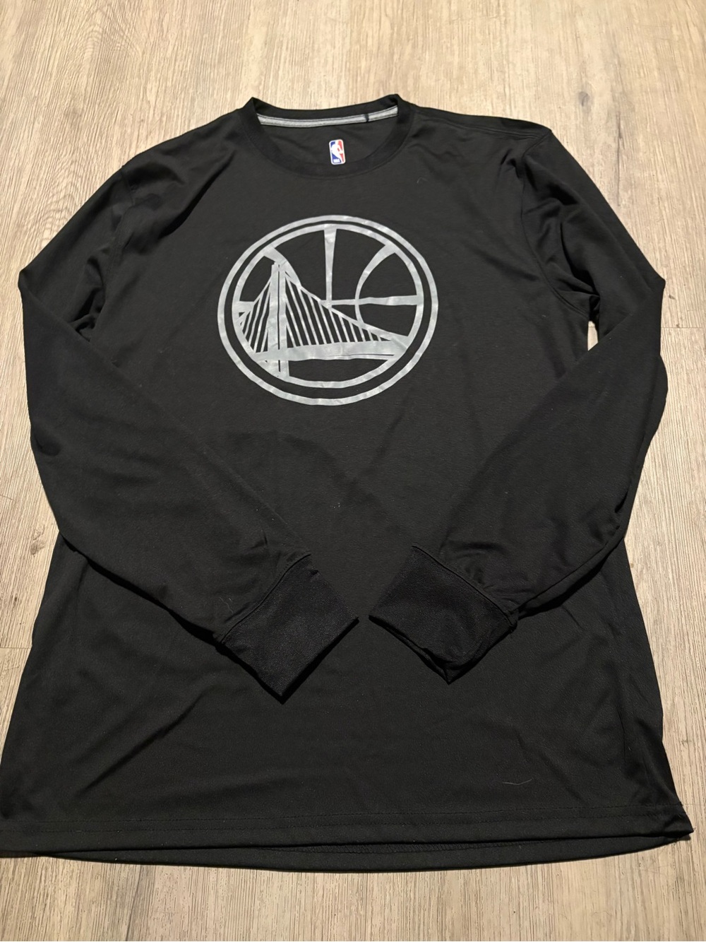 Men's Long Sleeve Performance Shirt with GSW Team Logo - Black